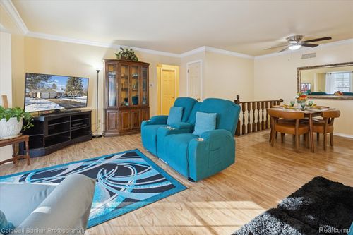 3141 Pinegate Dr, Flushing, MI, 48433-2426 | Card Image