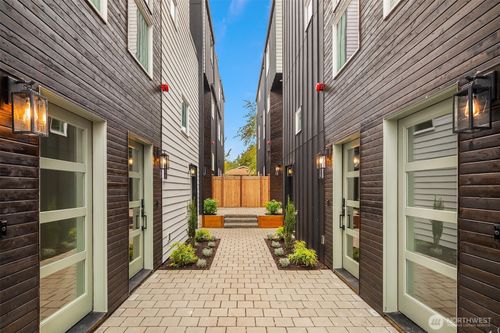 b-9029 8th Ave Nw, Seattle, WA, 98117-3202 | Card Image