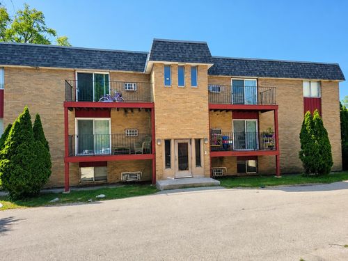 196 Flintridge Dr, Rockford, IL, 61107-5097 | Card Image
