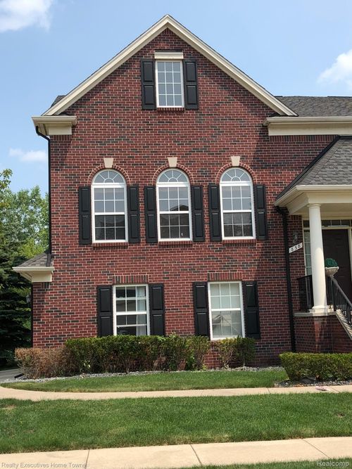 838 Red Run Dr, Troy, MI, 48085-1353 | Card Image