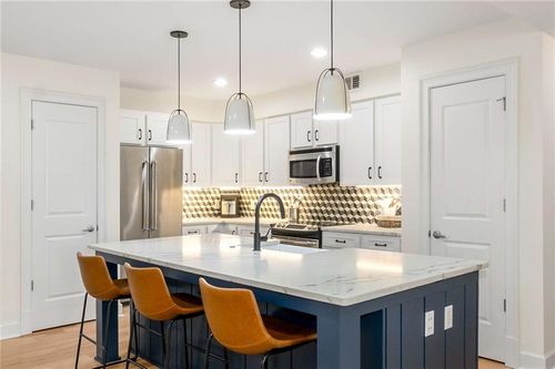 unit-426-200 River Vista Dr, Atlanta, GA, 30339-7631 | Card Image