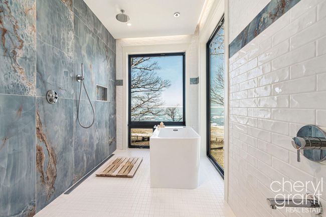 Suite 2-Japanese Shower Hall | Image 54
