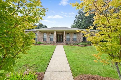 5613 Regency Oaks Dr S, Mobile, AL, 36609-2222 | Card Image