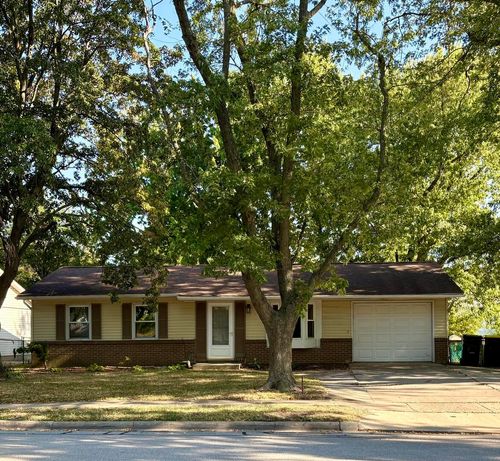 1401 Dillon Dr, Normal, IL, 61761-1918 | Card Image