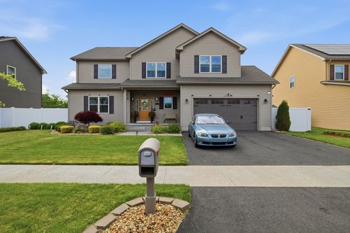 11 Elaine Cir, Springfield, MA, 01109-1205 | Card Image