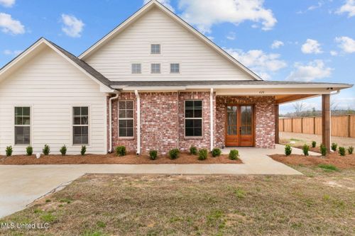 420 Freedom Ring Dr, Brandon, MS, 39047-1811 | Card Image