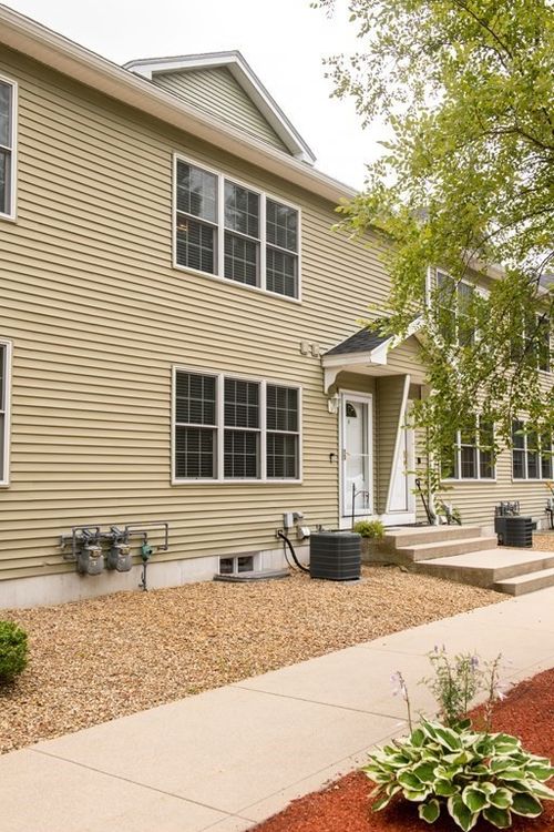4-4 Chase St, Newport, RI, 02840-2403 | Card Image