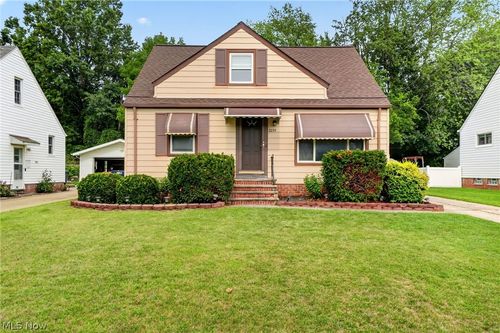 2239 Larchmont Dr, Wickliffe, OH, 44092-2437 | Card Image