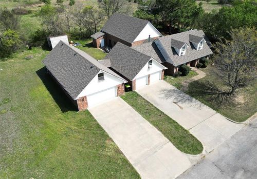 105 Gardenwood Dr, Holdenville, OK, 74848-9529 | Card Image