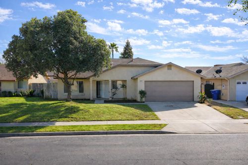 5691 W Santa Ana Avenue, Fresno, CA, 93722 | Card Image