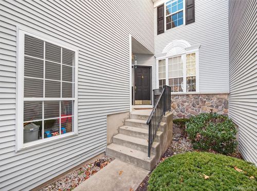 221 Woodlands Dr, Tuxedo Park, NY, 10987-4819 | Card Image