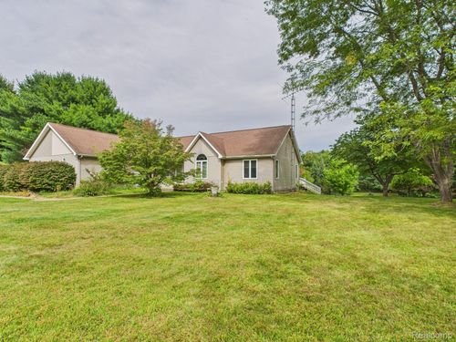 2843 N Branch Rd, North Branch, MI, 48461-8069 | Card Image