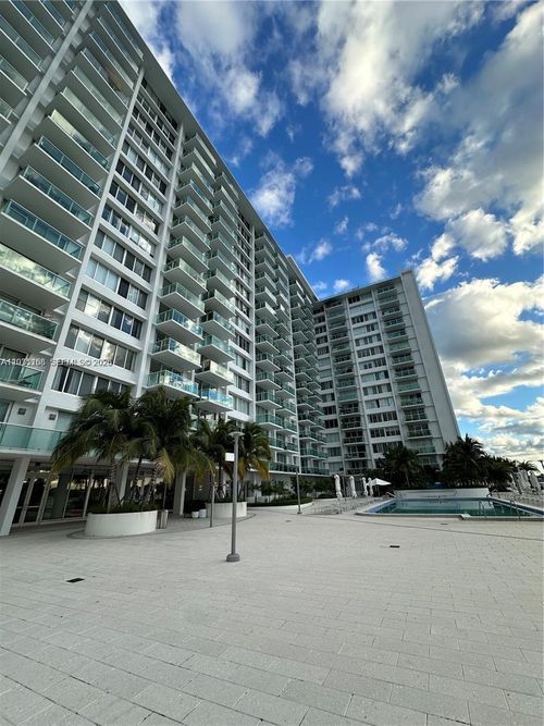 215-1000 West Ave, Miami Beach, FL, 33139-4759 | Card Image