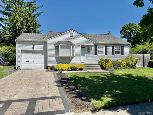 8 E Gate, Plainview, NY, 11803-2606 | Card Image