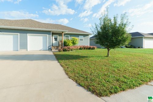 929 Campbell St, North Sioux City, SD, 57049-5493 | Card Image