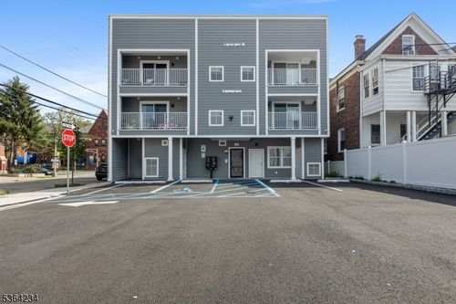 3-862 E Jersey St, Elizabeth, NJ, 07201-2707 | Card Image