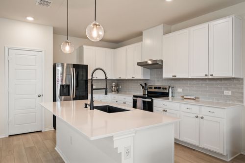 7805 House Finch Dr, Austin, TX, 78744-4721 | Card Image