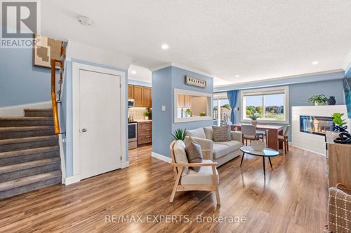 25 Mainprize Cres, Mount Albert, ON, L0G1M0 | Card Image
