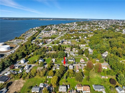 39 Hilton St, Tiverton, RI, 02878-1114 | Card Image