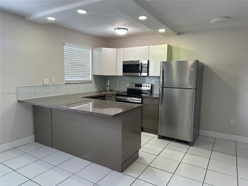 apt-3e-1975 Ne 135th St, North Miami, FL, 33181-2140 | Card Image