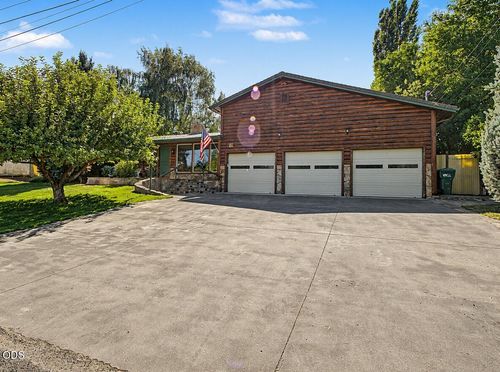 1118 Sequoia St, Klamath Falls, OR, 97601-4273 | Card Image