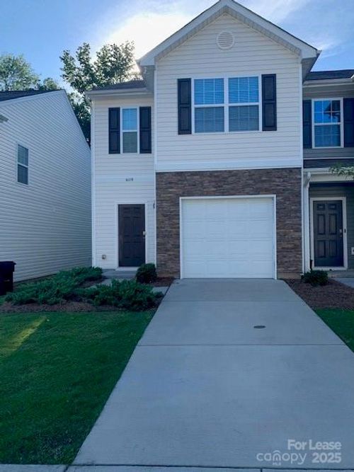 6119 Guildford Hill Ln, Charlotte, NC, 28215-1888 | Card Image
