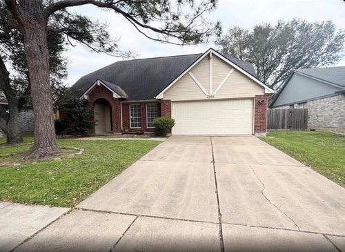 4707 Linden Pl, Pearland, TX, 77584-8677 | Card Image