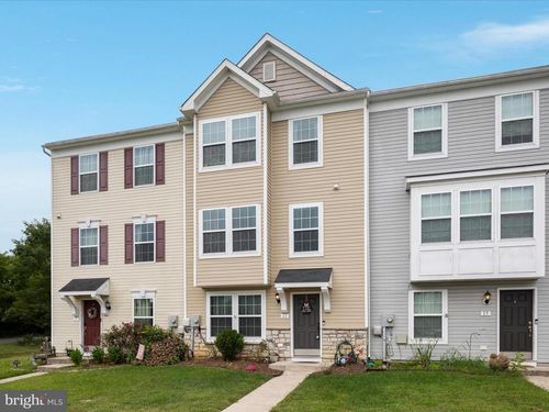11 Private Ct, BUNKER HILL, WV, 25413-1102 | Card Image