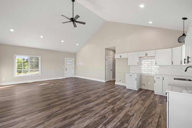 8479 Lakeshore Dr, Home with 3 bedrooms, 2 bathrooms and null parking in Dexter IA | Image 15