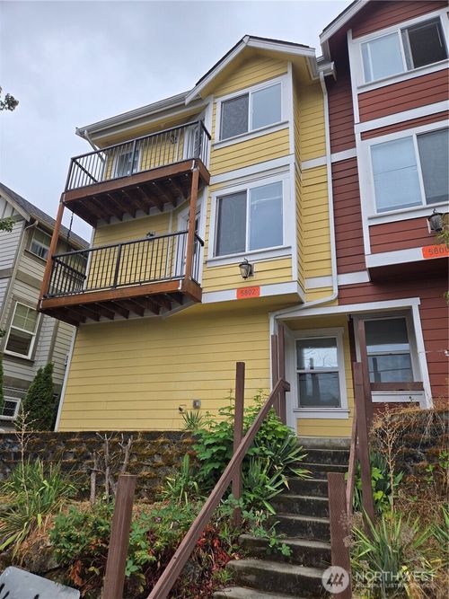 5802 Roosevelt Way Ne, Seattle, WA, 98105-2742 | Card Image