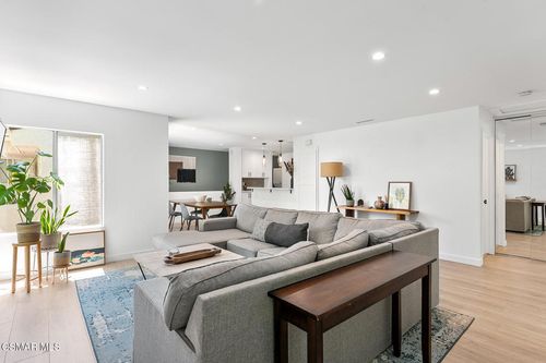 647 Via Colinas, Westlake Village, CA, 91362-5034 | Card Image