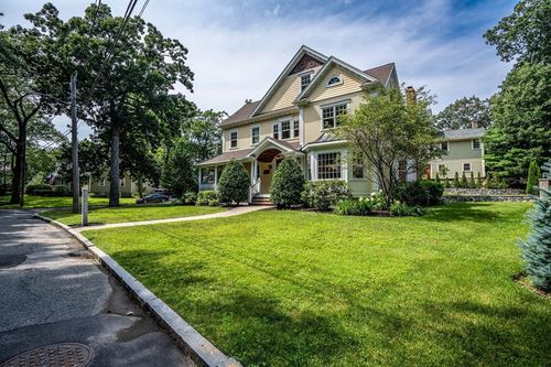 52 N Border Rd, Winchester, MA, 01890-1046 | Card Image