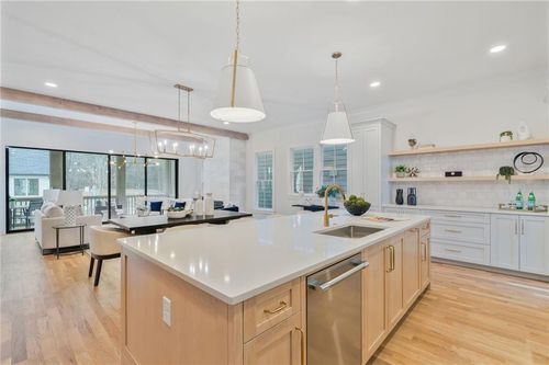 2171 James Aly, Atlanta, GA, 30345-1104 | Card Image