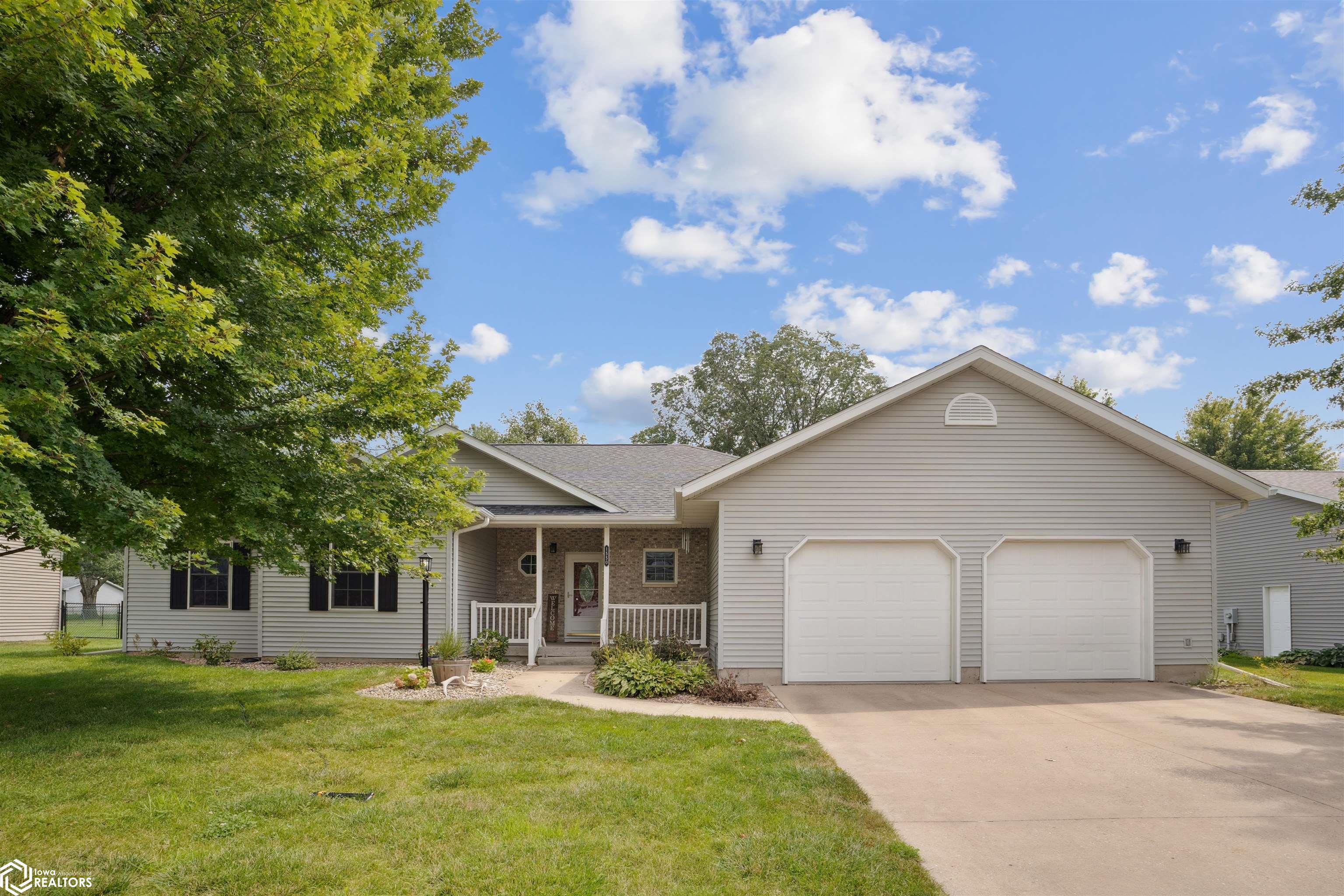 Winchester Dr, Burlington, IA 52601