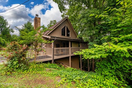 2123 Wingspan Dr, Sevierville, TN, 37876-8011 | Card Image