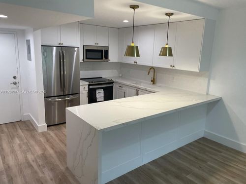 apt-101-100 Edgewater Dr, Coral Gables, FL, 33133-6937 | Card Image