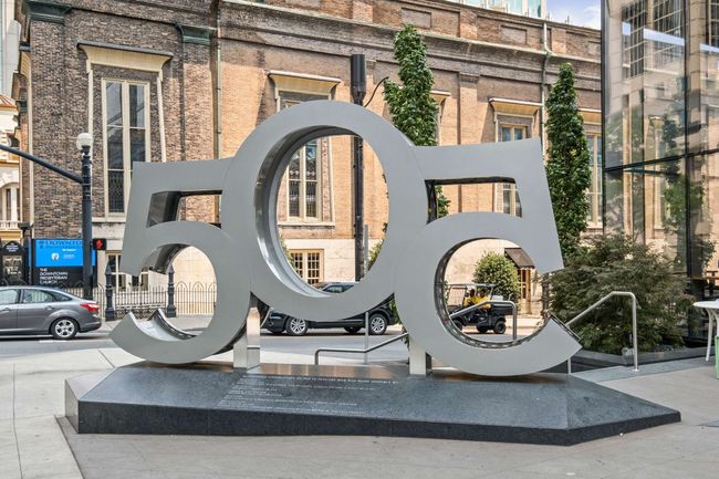The 505 building's prime location puts you amid vibrant entertainment, dining, and shopping options. Explore the lively establishments on Broadway or indulge in culinary delights at nearby world–class restaurants. | Image 61