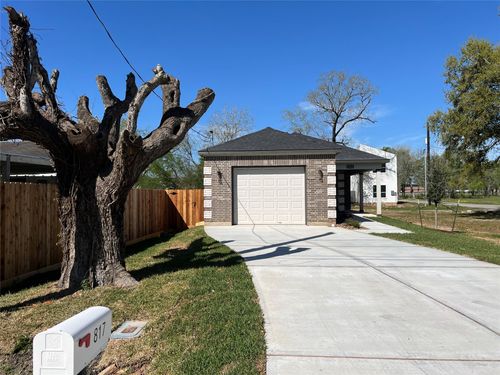 817 Center St, Richmond, TX, 77469-2739 | Card Image