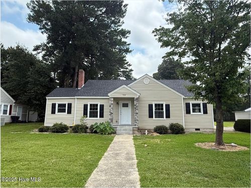 704 Cutchin St, Clinton, NC, 28328-2916 | Card Image