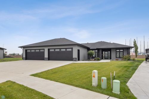 3291 Timber Creek Cir S, Fargo, ND, 58104-7745 | Card Image