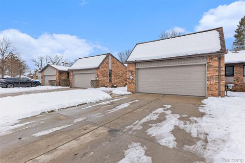 12-4659 Laurel Club Cir, West Bloomfield, MI, 48323-2949 | Card Image