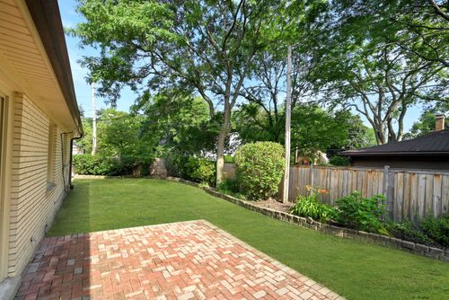 1 Martha Ln, Evanston, IL, 60201-2121 | Card Image