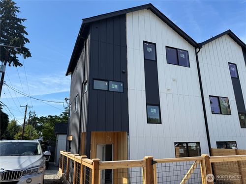 4709 Sw Hinds Street, Seattle, WA, 98116 | Card Image
