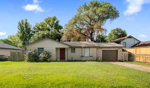 5830 Woodview Dr, Humble, TX, 77396-1752 | Card Image