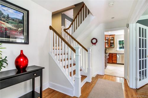 25 Tamarack Way, Pleasantville, NY, 10570-1515 | Card Image