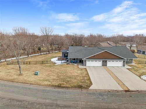 1933 4th Ave, BALDWIN, WI, 54002-5152 | Card Image