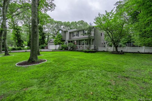21 Locust Ave S, Medford, NY, 11763-1664 | Card Image