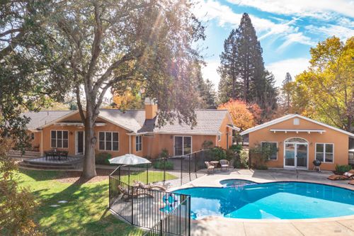 9821 Dawn Way, Windsor, CA, 95492-7511 | Card Image