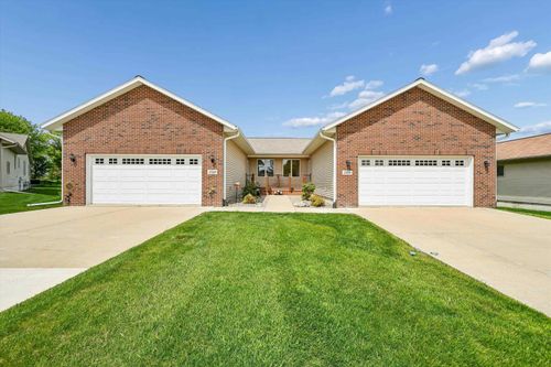 2524 Park 3rd Ave Nw, Waverly, IA, 50677-1802 | Card Image