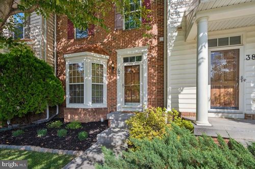 42 Payne St, CHARLES TOWN, WV, 25414-5536 | Card Image
